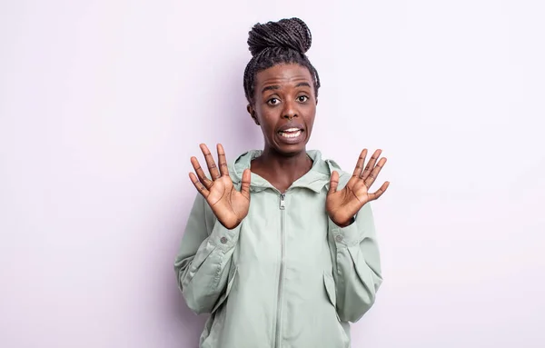 Negro Bonita Mujer Buscando Nervioso Ansioso Preocupado Diciendo Culpa Hice —  Fotos de Stock