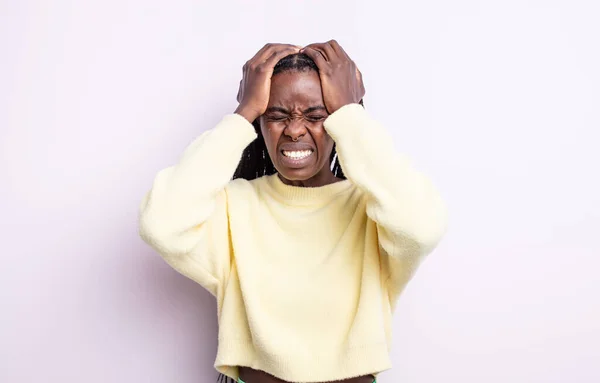Czarny Ładna Kobieta Uczucie Stres Niepokój Depresja Sfrustrowany Bólem Głowy — Zdjęcie stockowe