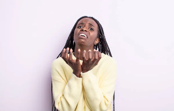 Negro Bonita Mujer Buscando Desesperado Frustrado Estresado Infeliz Molesto Gritando —  Fotos de Stock