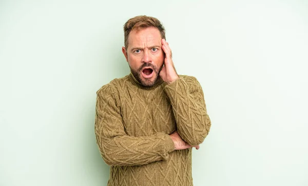 Hombre Guapo Mediana Edad Con Boca Abierta Shock Incredulidad Con — Foto de Stock