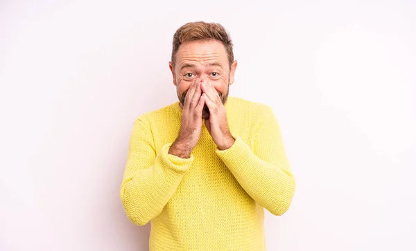 Gutaussehender Mann Mittleren Alters Der Glücklich Fröhlich Glücklich Und Überrascht — Stockfoto