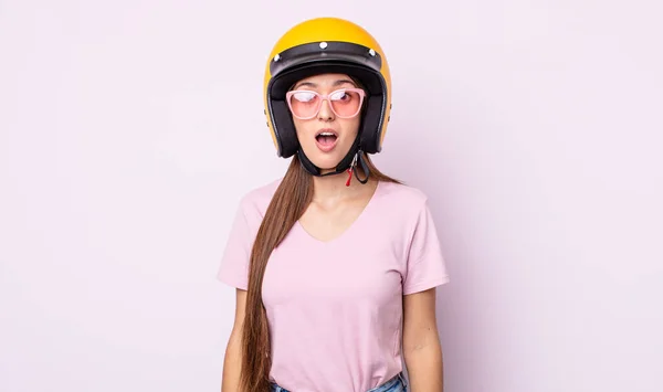 Joven Bonita Mujer Con Casco Moto —  Fotos de Stock