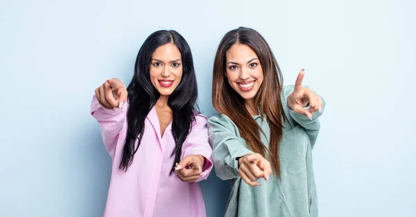 Pareja Mujeres Amigas Expresando Concepto —  Fotos de Stock