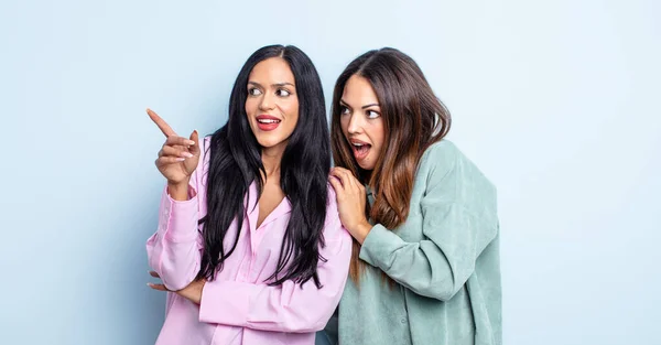 Couple Women Friends Expressing Concept — Stock Photo, Image