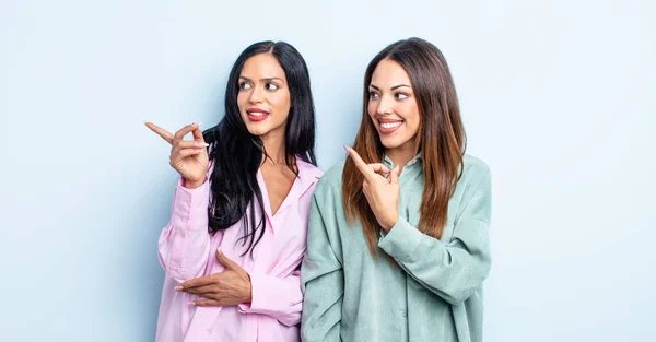 Couple Women Friends Expressing Concept — Stock Photo, Image