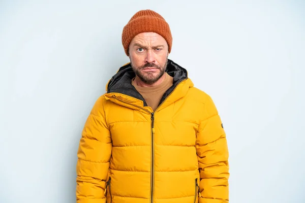 中年のハンサムな男 寒い気候の概念 — ストック写真