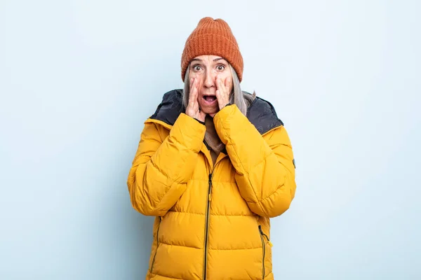 Middle Age Gray Hair Woman Feeling Shocked Scared Cold Weather — Stock Photo, Image