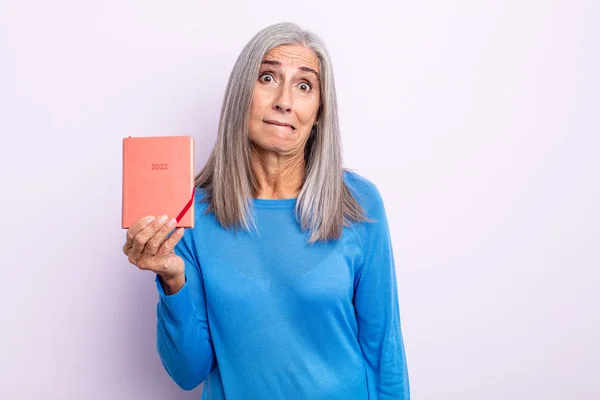 Middle Age Gray Hair Woman Looking Puzzled Confused 2022 Agenda — Stock Photo, Image