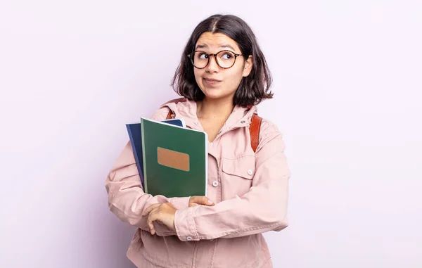 Pretty Young Woman Shrugging Feeling Confused Uncertain Student Books Concept — Stock Photo, Image