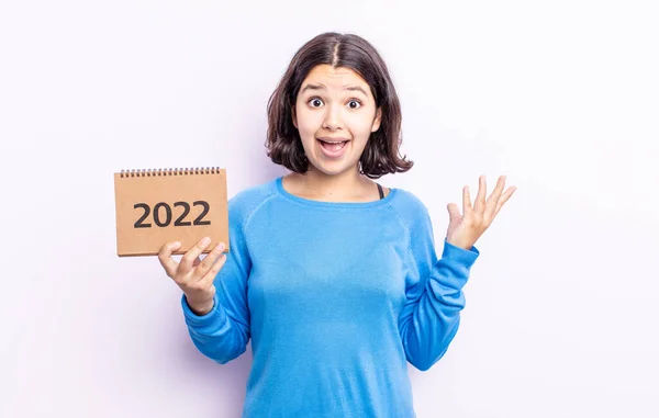 Pretty Young Woman Feeling Happy Surprised Realizing Solution Idea 2022 — Stock Photo, Image