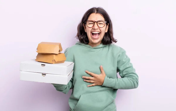 Mooie Jonge Vrouw Die Hardop Lacht Een Hilarische Grap Fastfood — Stockfoto