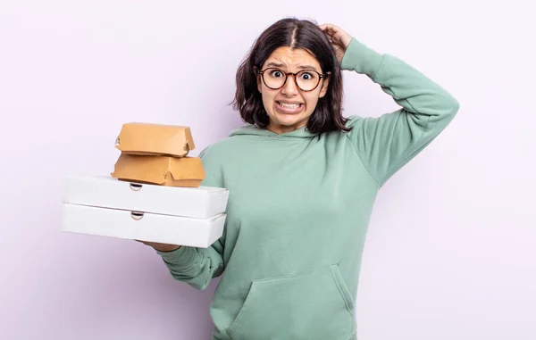 Mooie Jonge Vrouw Voelt Zich Gestrest Angstig Bang Met Handen — Stockfoto