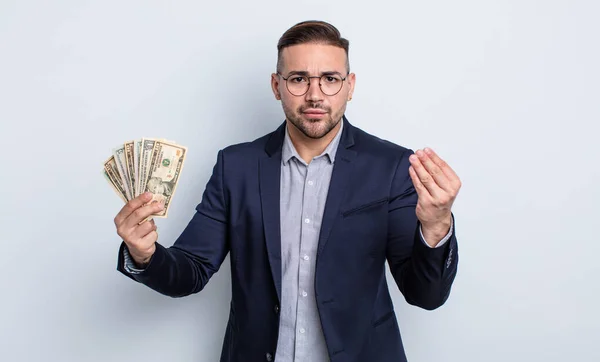Νέος Όμορφος Άντρας Κάνει Καπιτώλιο Χειρονομία Χρημάτων Λέγοντάς Σου Πληρώσεις — Φωτογραφία Αρχείου