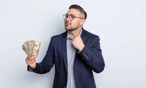 Joven Hombre Guapo Buscando Arrogante Exitoso Positivo Orgulloso Concepto Billetes —  Fotos de Stock