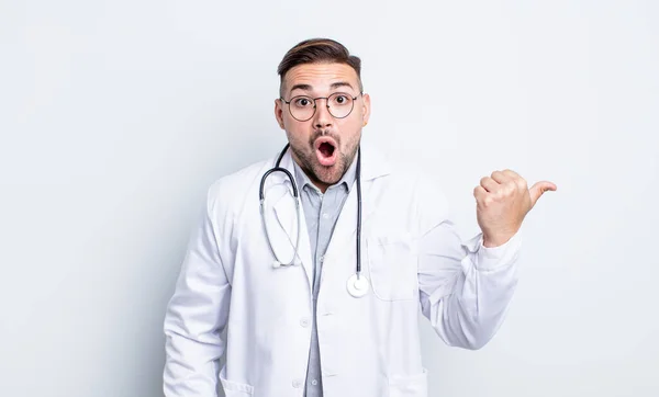 Young Handsome Man Looking Astonished Disbelief Physician Concept — Stock Photo, Image