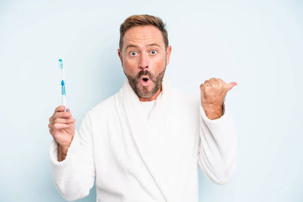 Middle Age Man Looking Astonished Disbelief Toothbrush Concept — Stockfoto