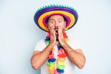 Orta yaşlı bir adam şokta ve korkmuş hissediyor. Meksika kültürü