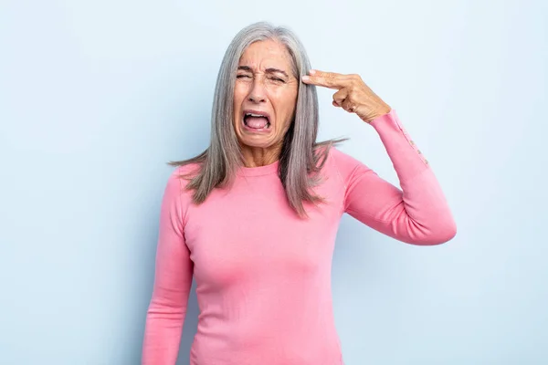 Orta Yaşlı Gri Saçlı Mutsuz Stresli Bir Kadın Ntihar Jesti — Stok fotoğraf