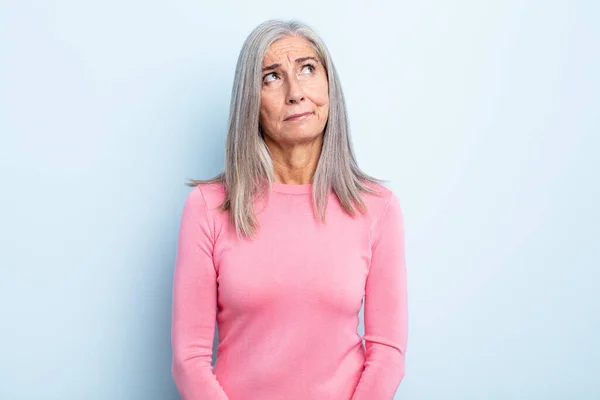Middle Age Gray Hair Woman Wondering Thinking Happy Thoughts Ideas — Stock Photo, Image