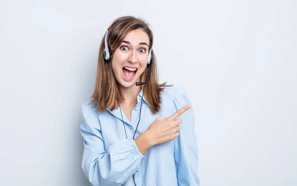 Young Pretty Woman Looking Excited Surprised Pointing Side Telemarketer Concept — Stock Photo, Image