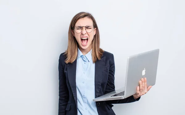 Jonge Mooie Vrouw Schreeuwen Agressief Kijken Erg Boos — Stockfoto