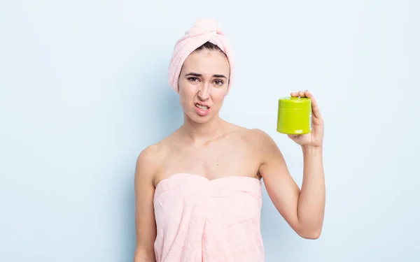 Young Pretty Woman Feeling Puzzled Confused Shower Hair Product Concept — Stock Photo, Image