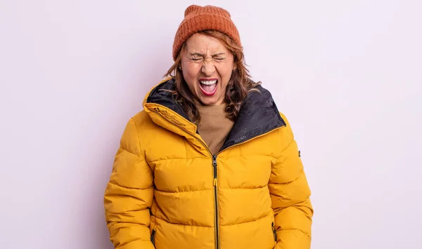 Mulher Meia Idade Bonita Gritando Agressivamente Parecendo Muito Irritada Conceito — Fotografia de Stock