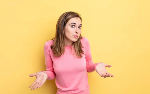 Young Pretty Girl Feeling Clueless Confused Having Idea Absolutely Puzzled — Stockfoto