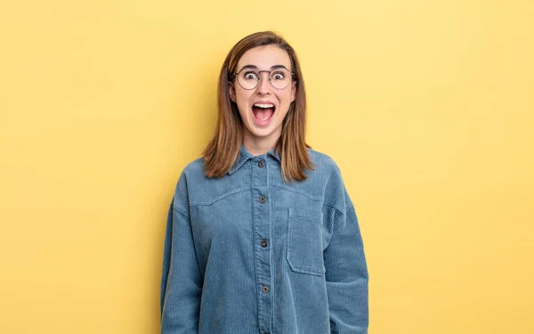 Jong Mooi Meisje Zoek Gelukkig Aangenaam Verrast Opgewonden Met Een — Stockfoto