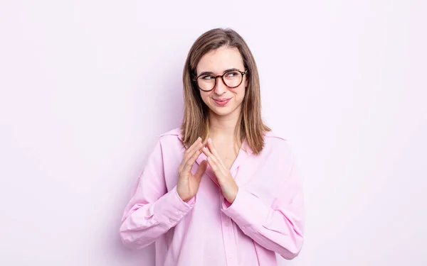 Giovane Bella Ragazza Sentirsi Orgoglioso Malizioso Arrogante Mentre Tramando Piano — Foto Stock