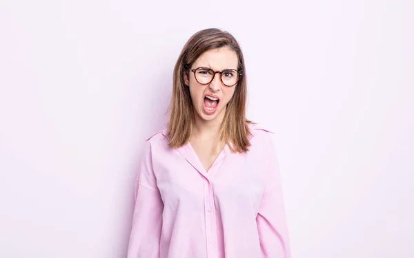 Giovane Bella Ragazza Guardando Scioccato Arrabbiato Infastidito Deluso Bocca Aperta — Foto Stock