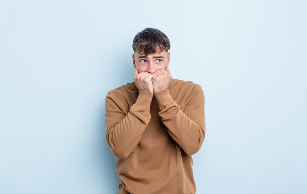 Junger Gutaussehender Mann Der Besorgt Ängstlich Gestresst Und Ängstlich Aussieht — Stockfoto