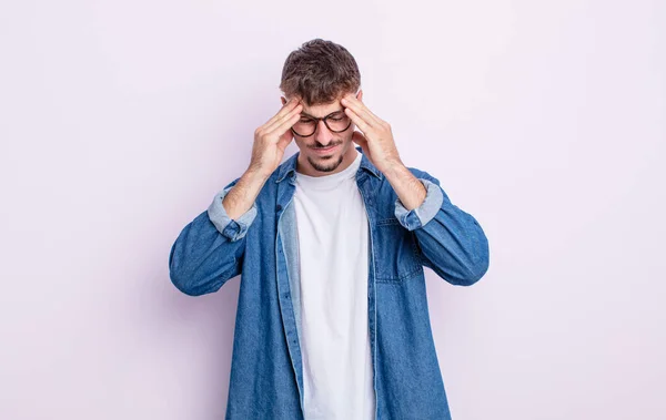 Joven Guapo Hombre Buscando Estresado Frustrado Trabajando Bajo Presión Con —  Fotos de Stock