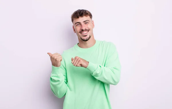 Young Handsome Man Smiling Cheerfully Casually Pointing Copy Space Side — Stock Photo, Image