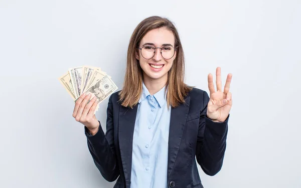 Giovane Bella Donna Sorridente Dall Aspetto Amichevole Mostrando Numero Tre — Foto Stock