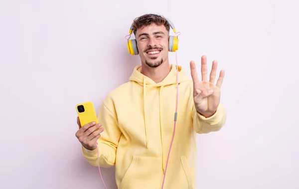 Jonge Knappe Man Glimlachend Vriendelijk Toont Nummer Vier Muziekconcept — Stockfoto