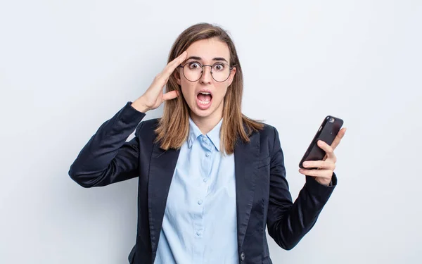 Joven Bonita Mujer Mirando Feliz Asombrado Sorprendido Concepto Negocio — Foto de Stock