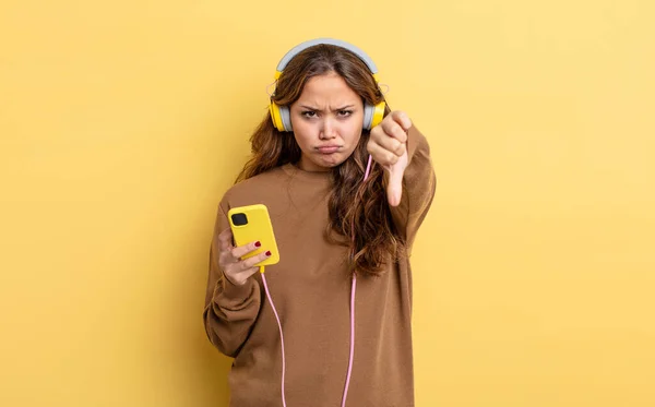 Zijn Paniekerige Mooie Vrouw Voelt Zich Gekruist Toont Duimen Naar — Stockfoto