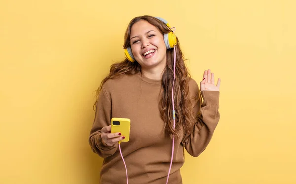 Hispanic Pretty Woman Smiling Happily Waving Hand Welcoming Greeting You — Stock Photo, Image