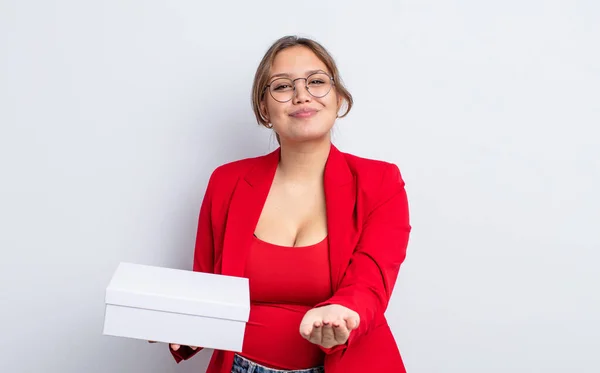 Hispanic Pretty Woman Smiling Happily Friendly Offering Showing Concept Package — Stock Photo, Image