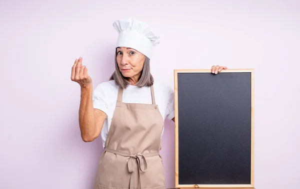 Senior Hübsche Frau Macht Capice Oder Geld Geste Und Sagt — Stockfoto