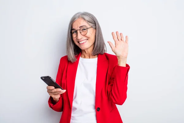 Mulher Bonita Sênior Sorrindo Feliz Acenando Mão Acolhendo Cumprimentando Você — Fotografia de Stock