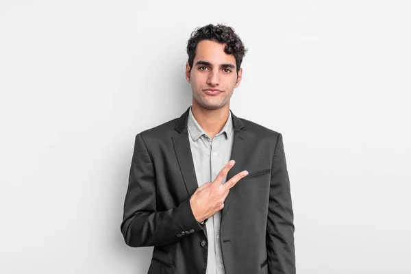 Jovem Empresário Sentindo Feliz Positivo Bem Sucedido Com Mão Fazendo — Fotografia de Stock
