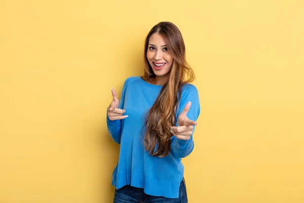 Aziatische Mooi Vrouw Gevoel Gelukkig Cool Tevreden Ontspannen Succesvol Wijzend — Stockfoto