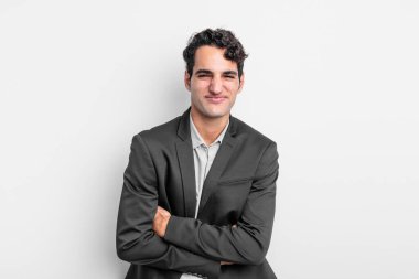 Genç işadamı endişeli, hasta, hasta ve mutsuz hissediyor. Ağrılı bir mide ağrısı ya da grip geçiriyor.