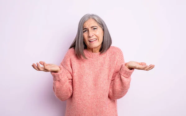 Anciana Bonita Mujer Sintiéndose Despistado Confundido Estoy Seguro Qué Opción — Foto de Stock