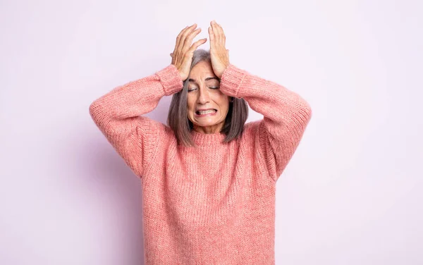 Senior Hübsche Frau Fühlt Sich Gestresst Und Ängstlich Deprimiert Und — Stockfoto