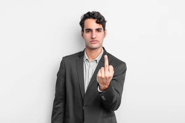 Joven Hombre Negocios Sintiéndose Enojado Molesto Rebelde Agresivo Volteando Dedo —  Fotos de Stock