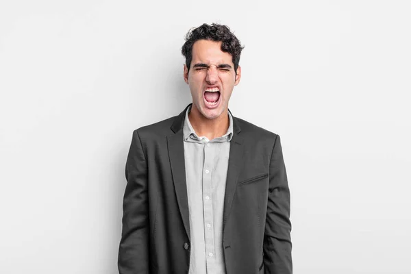 Joven Hombre Negocios Gritando Agresivamente Mirando Muy Enojado Frustrado Indignado — Foto de Stock