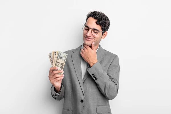 Homem Bonito Hispânico Sorrindo Com Uma Expressão Feliz Confiante Com — Fotografia de Stock